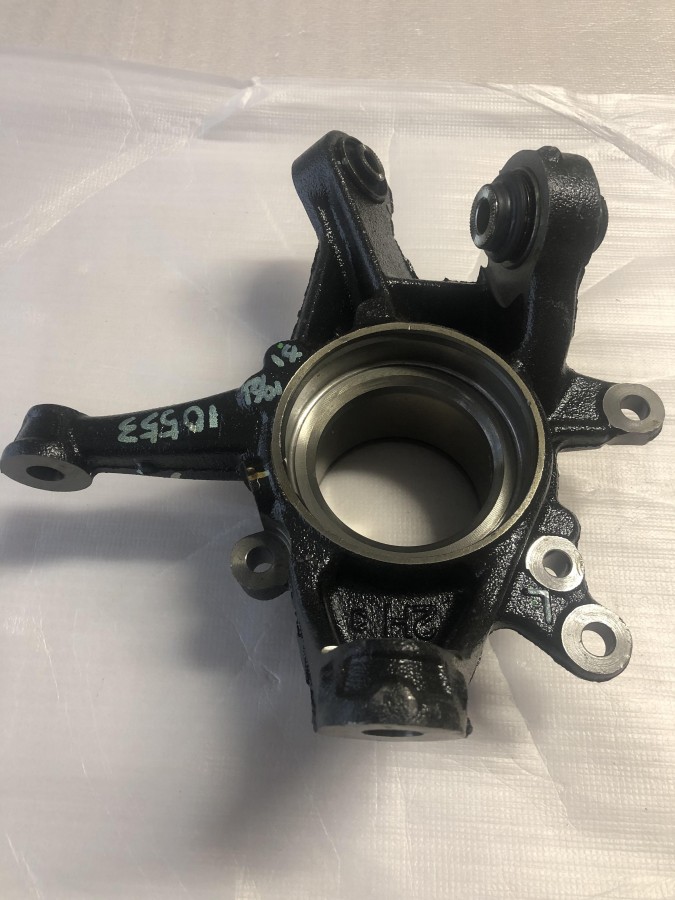 Кулак поворотный задний левый LEXUS GS 300/400/430 1998-2004 TOYOTA 4230530070