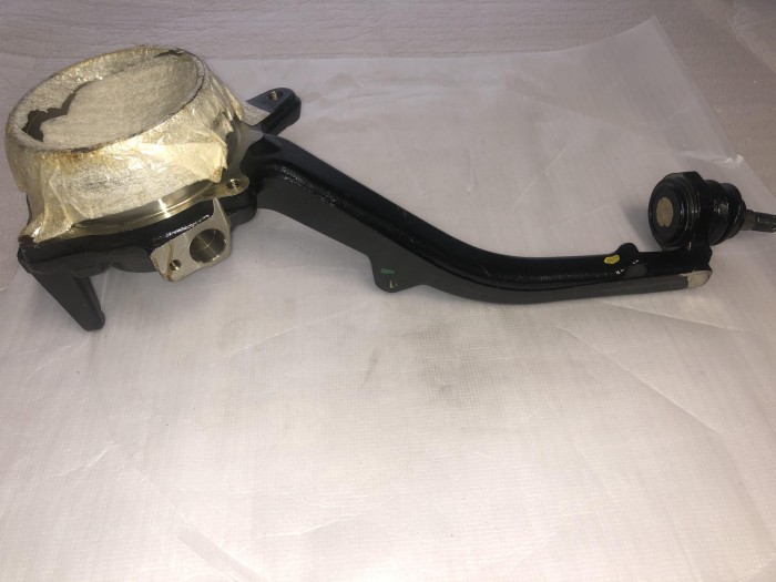 Кулак поворотный передний левый ПОД АБС TOYOTA LAND CRUISER 90 4320235071