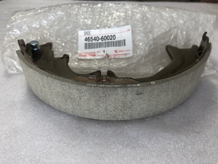 Колодка стояночного тормоза TOYOTA LC70 LC80 4654060020