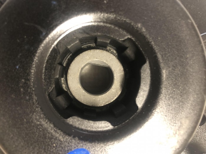 Опора переднего амортизатора TOYOTA CAMRY V40 2006-2011 4860906130