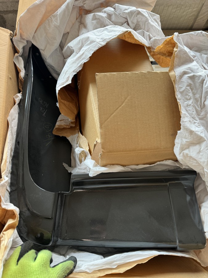 Клык заднего бампера левый TOYOTA Land Cruiser J80 5210760130