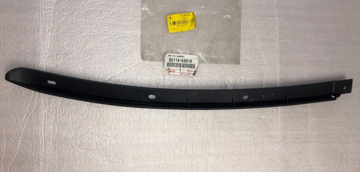 Накладка рамки радиатора LEXUS IS 5211353010