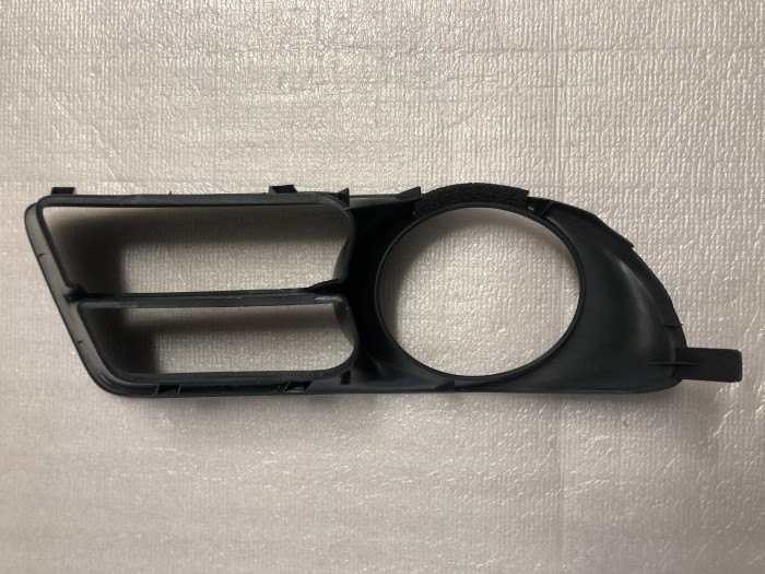 Облицовка противотуманной фары передней левой TOYOTA Corolla Е120 5212812110