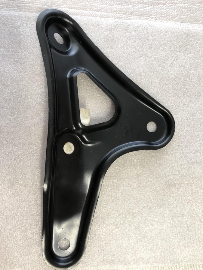 Кронштейн подрамника TOYOTA Corolla E120 5225702020