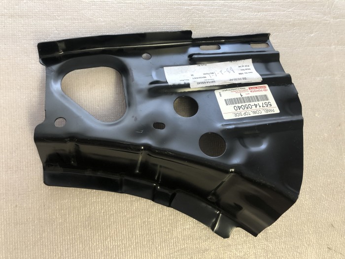 Панель кронштейн крепления Toyota AVENSIS T250 5571405040