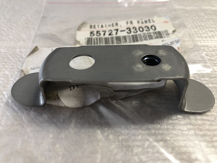 Кронштейн TOYOTA Camry V30 5572733030