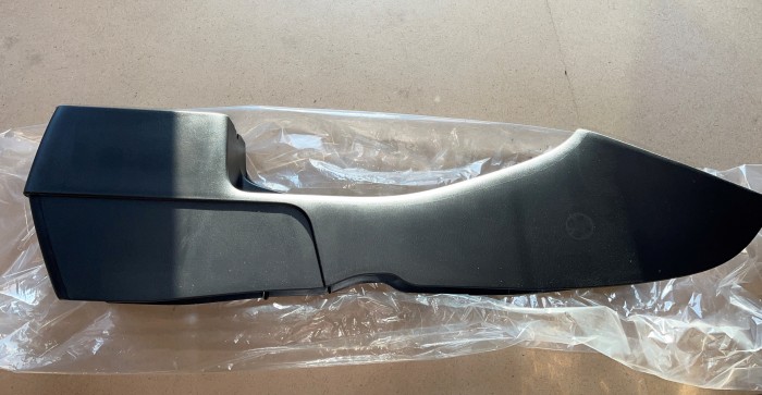 Консоль центральная TOYOTA Corolla E120 2001-2007 5890112481B0