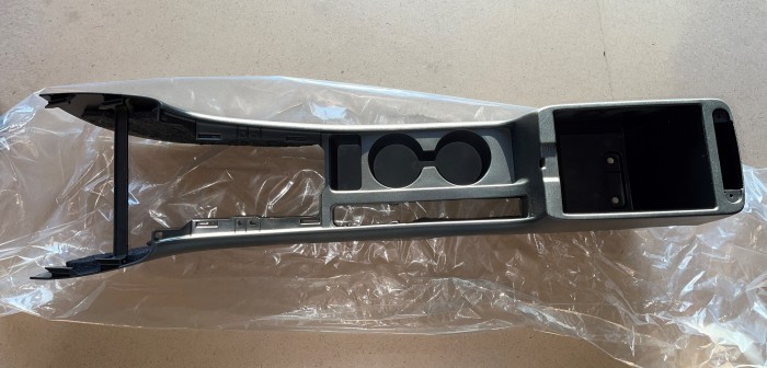 Консоль центральная TOYOTA Corolla E120 2001-2007 5890112481B0