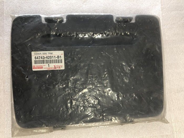 Крышка бардачка багажника TOYOTA RAV4 CA20 2000-2005 6474342011B1