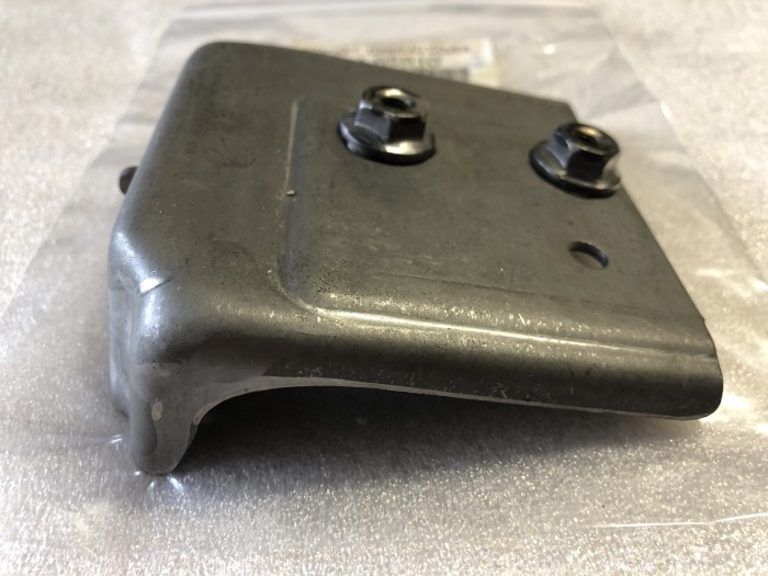 Кронштейн шторки TOYOTA Avensis T250 6493405010 новый оригинальный, в наличии на нашем складе