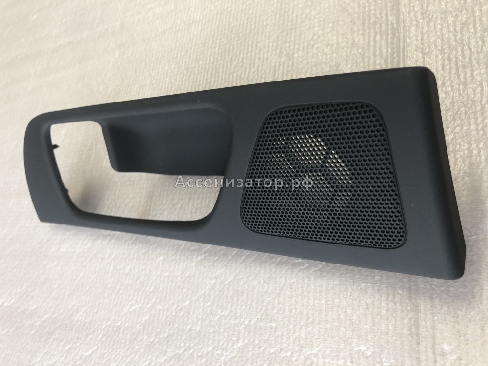 Накладка внутренней ручки задней левой двери TOYOTA Avensis T250 6761805030B0