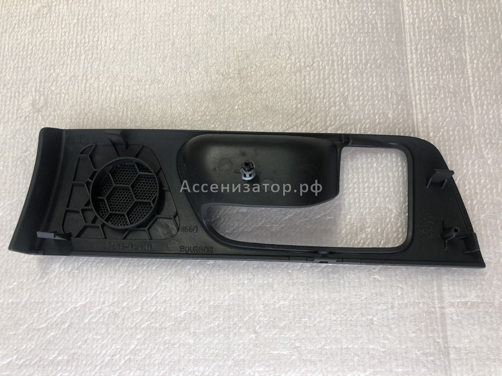 Накладка внутренней ручки задней левой двери TOYOTA Avensis T250 6761805030B0
