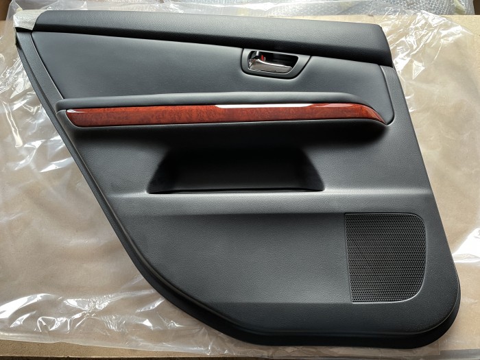 Обшивка двери задней левой Lexus RX300 6764048240C1