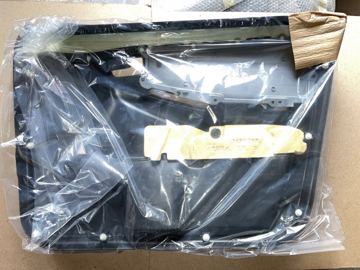 Обшивка двери передней левой TOYOTA Corolla E120 6766013020B1