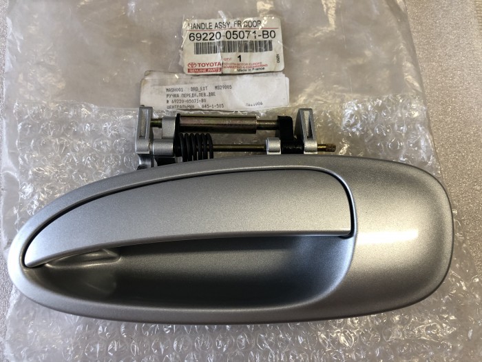 Ручка передней левой двери TOYOTA AVENSIS Т220 6922005071B0
