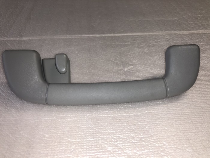 Ручка внутренняя потолочная TOYOTA CAMRY V40 2006-2011 7461030320B1