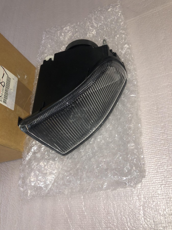 Фара противотуманная Toyota AVENSIS I 1997-2003 8121005040