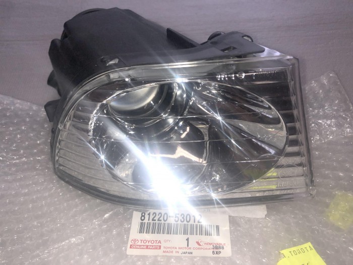 Фара противотуманная левая 1999-2005 Lexus IS 200 8122053012