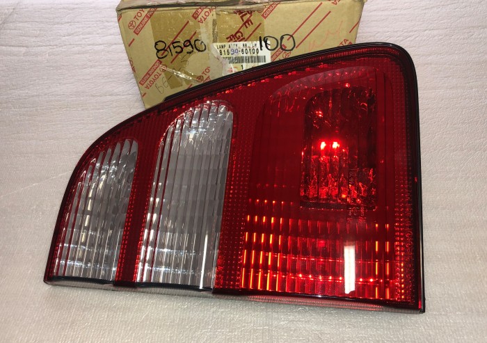 Фонарь задний внутренний левый TOYOTA LC 100 1998-2007 8159060100