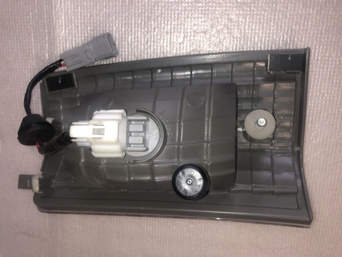 Фонарь задний правый LEXUS LX470 8167060080