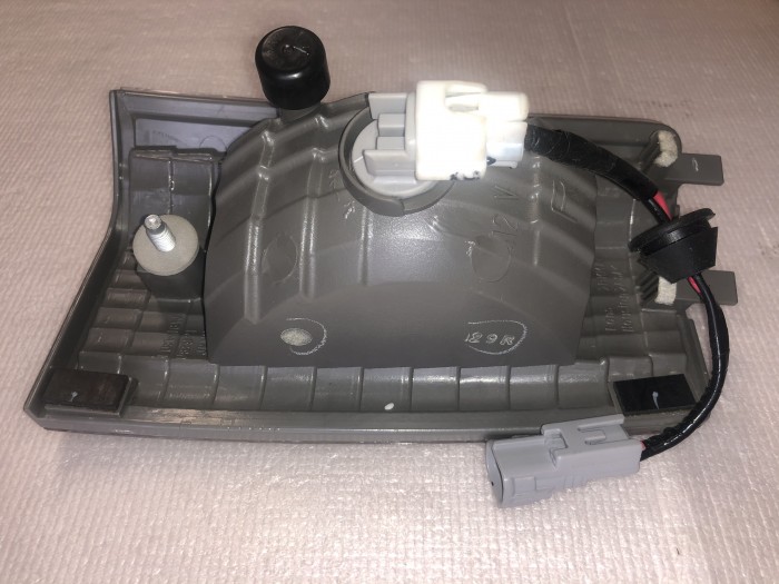 Фонарь задний правый LEXUS LX470 8167060080