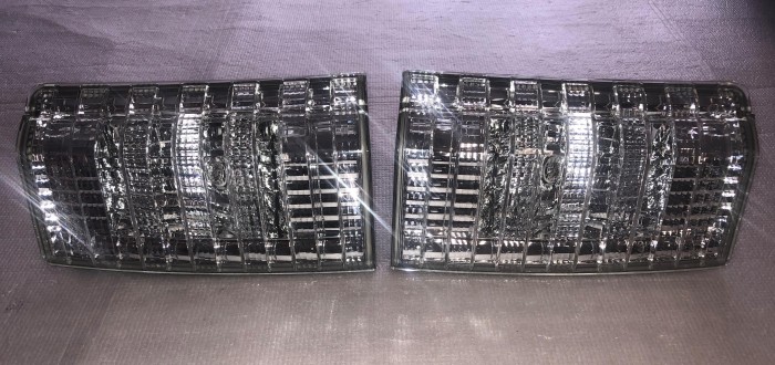 Фонарь задний правый LEXUS LX470 8167060080