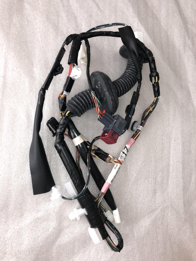 Жгут проводов задней левой двери TOYOTA  Avensis II 2003-2008 8215405170