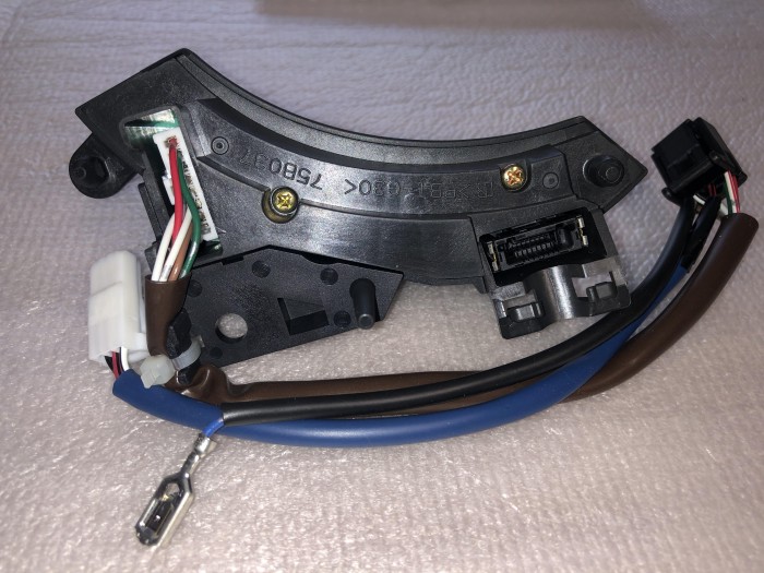 Переключатель на руль TOYOTA Land Cruiser 100 Lexus LX470 8424760020B0