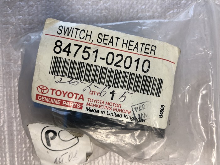 Выключатель подогрева сидений TOYOTA COROLLA E120 2001-2006 8475102010