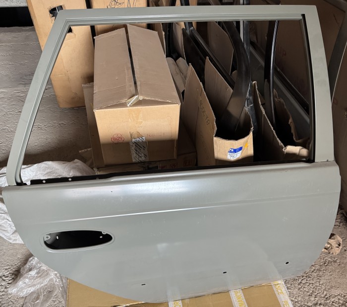 Дверь задняя правая Toyota Avensis T220 6700305070