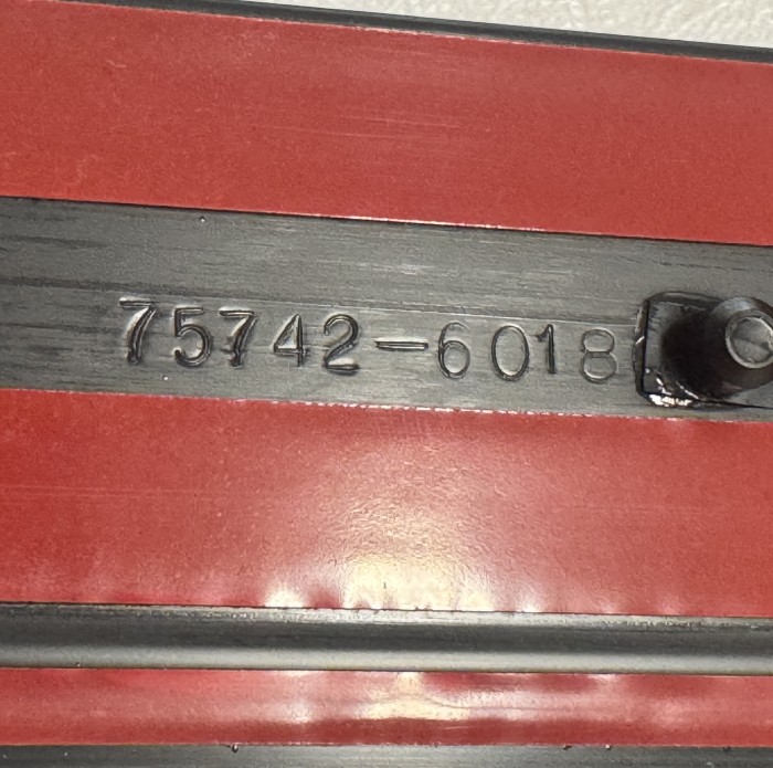 Молдинг двери задней левой Toyota Land Cruiser FZJ100 7574260180