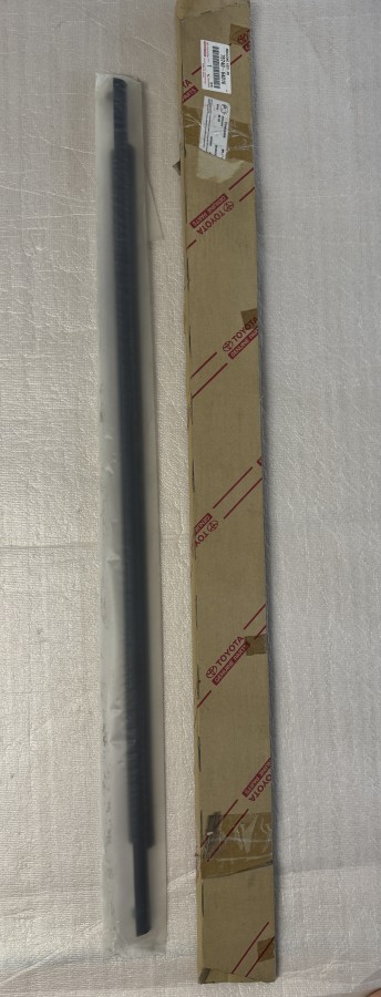 Молдинг TOYOTA Corolla Verso R10 7574064010