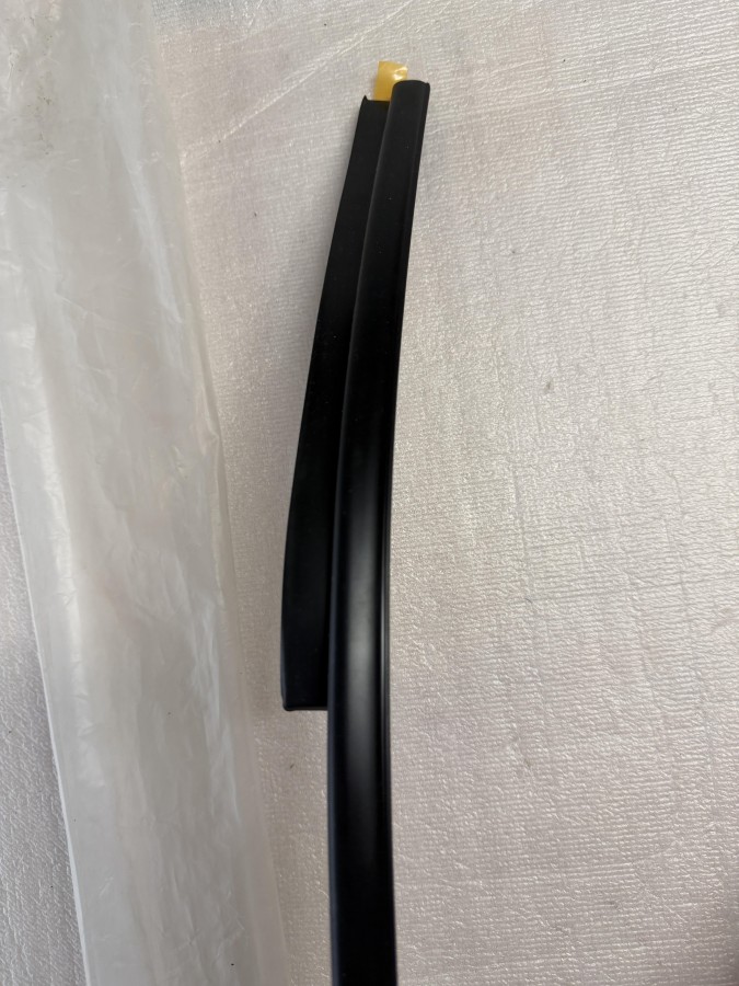 Молдинг ветрового стекла TOYOTA LC 100 7553360060